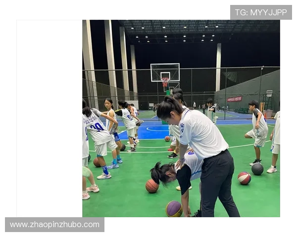 武汉篮球队与重庆篮球队赛后复盘分析双方战术意识与团队配合的深度探讨