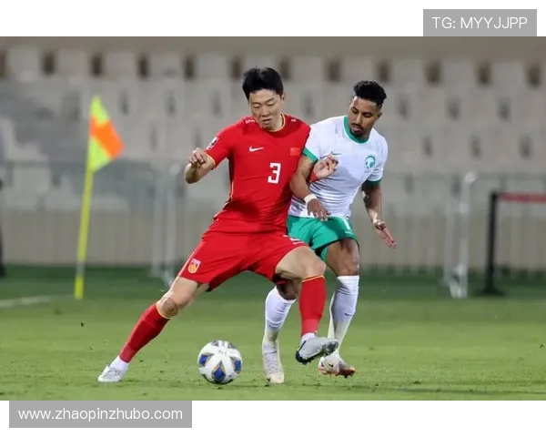 世预赛中国队迎战阿联酋队全力争胜展现足球实力与团队精神 世预赛中国队迎战阿联酋队全力争胜展现足球实力与团队精神