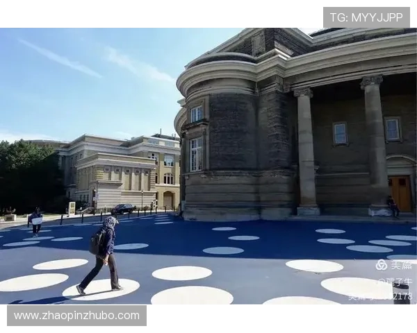 多伦多与墨美洲的文化碰撞与经济对比分析