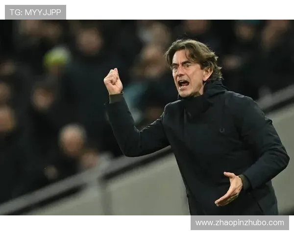 热刺与利物浦激情对决欢呼吧球迷齐聚一堂共庆盛宴 热刺与利物浦激情对决欢呼吧球迷齐聚一堂共庆盛宴