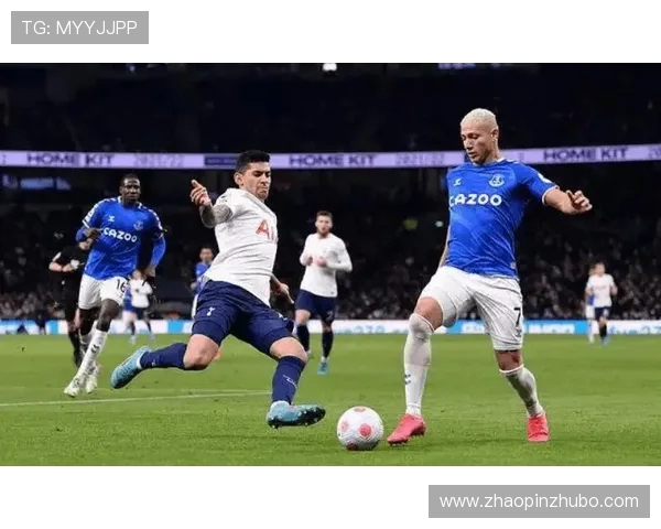 莱切城与马德里竞技激战正酣赛果揭晓引发球迷热议 莱切城与马德里竞技激战正酣赛果揭晓引发球迷热议