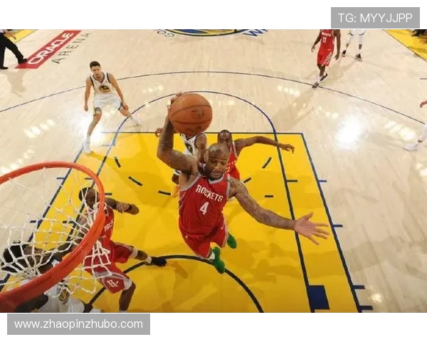 雷霆与火箭激战正酣1月21日精彩对决引发球迷热议 雷霆与火箭激战正酣1月21日精彩对决引发球迷热议