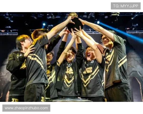 RNG在冠军杯积分榜中以65分稳居第一位置展现强劲实力